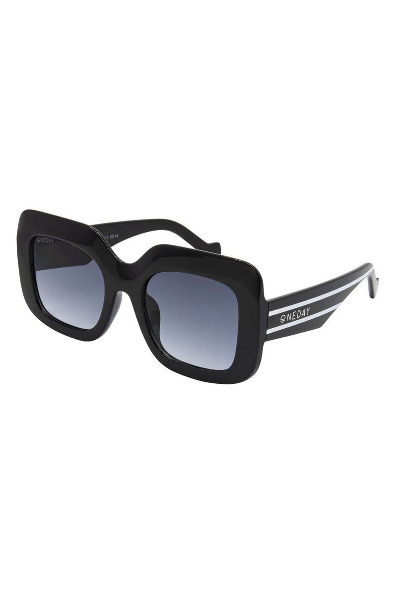 Paparazzi Sunglasses - Black Smoke