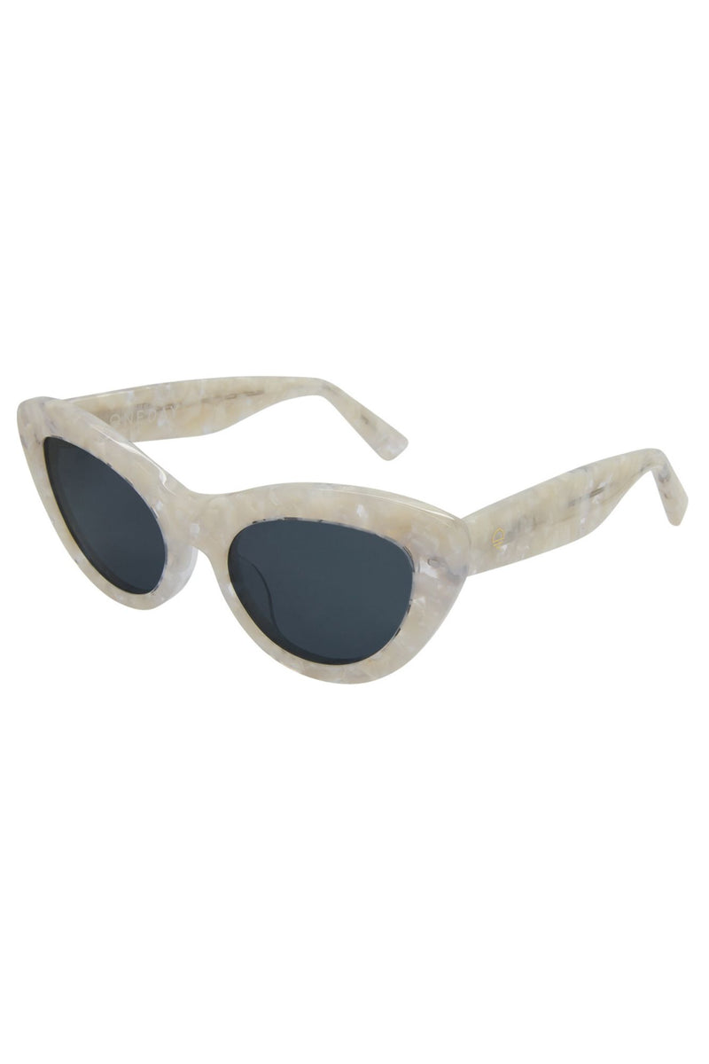 French Kiss Sunglasses - White Smoke